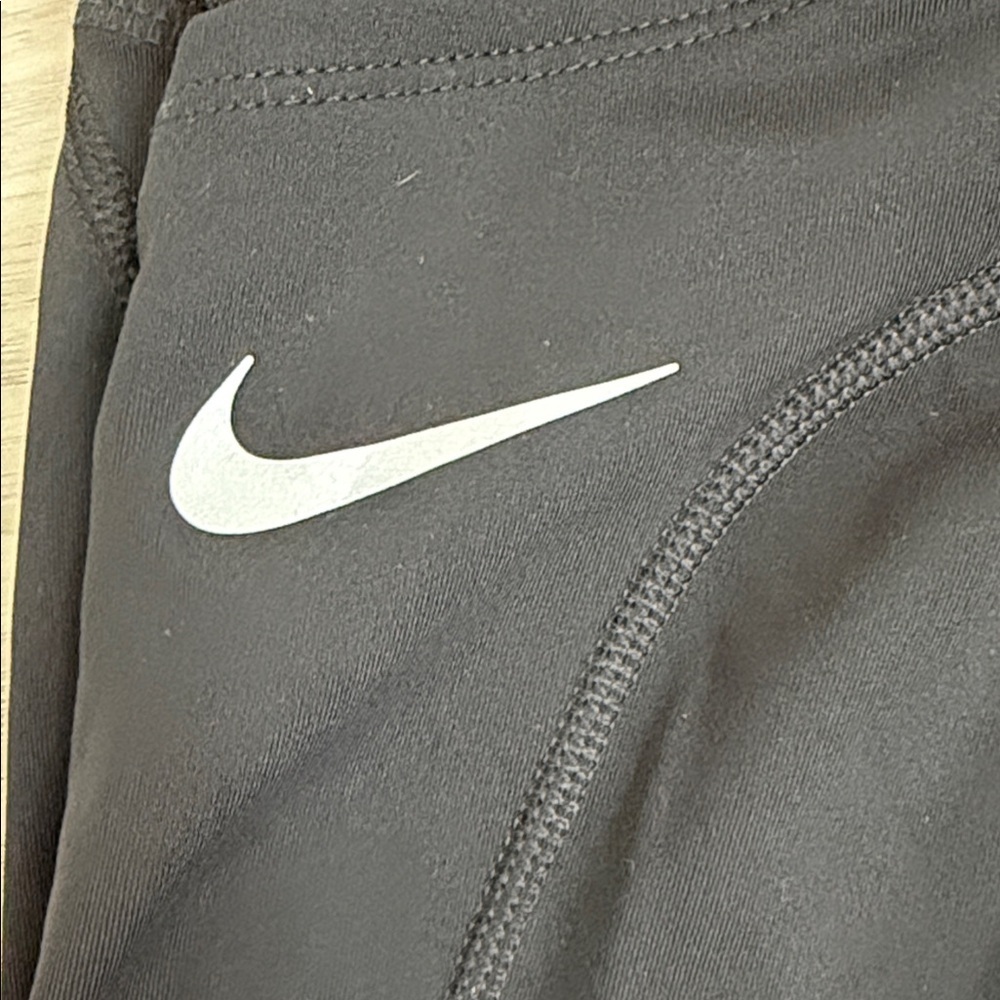 Nike Women’s Black cropped Leggings with White Swoosh size small - Picture 2 of 12